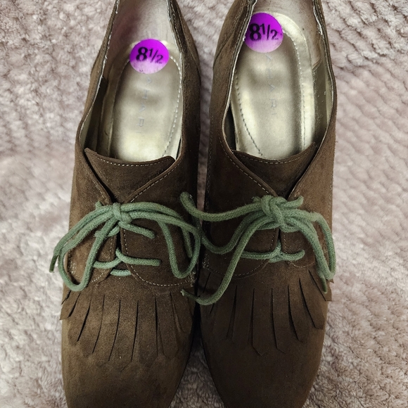 Tahari Suede heels - Picture 11 of 11